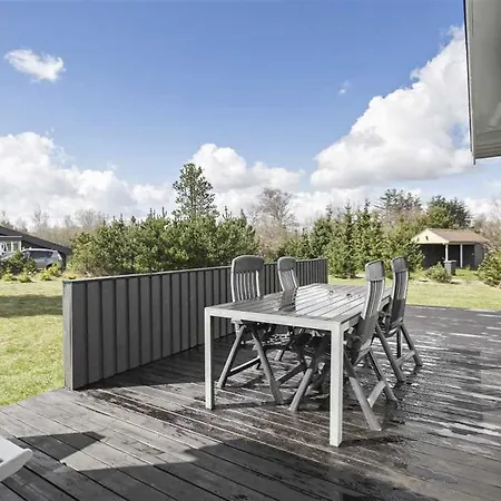 Four-bedroom Holiday In * Hals