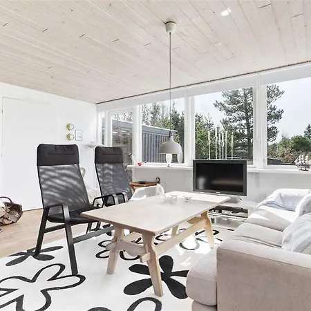 Four-bedroom Holiday In * Hals