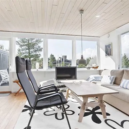 Four-bedroom Holiday In * Hals